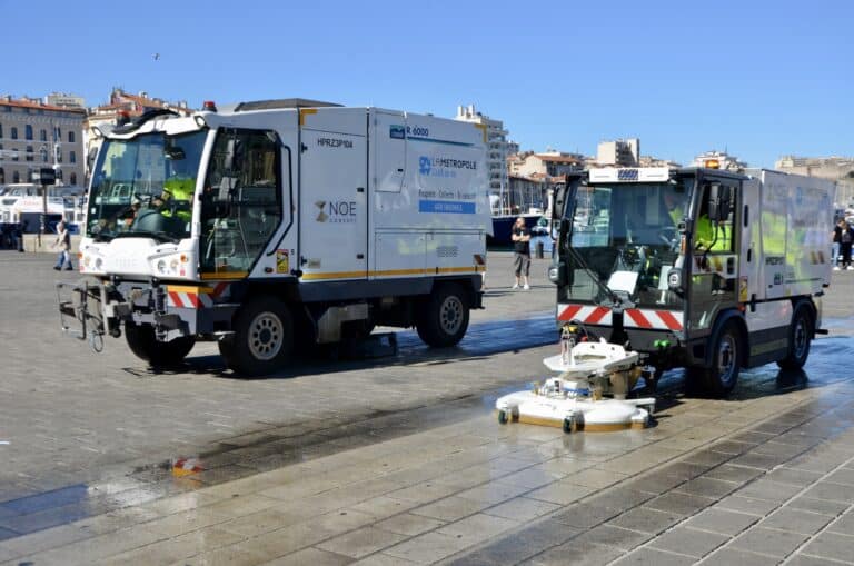 Coup d’envoi sur le Vieux-Port d’une grande opération de nettoyage cet été à Marseille