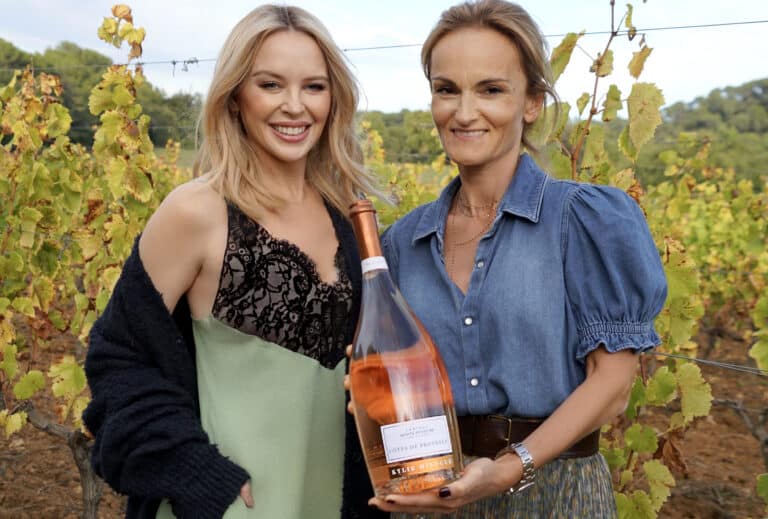 Kylie Minogue s’associe à un château du Var et lance sa cuvée de vin rosé