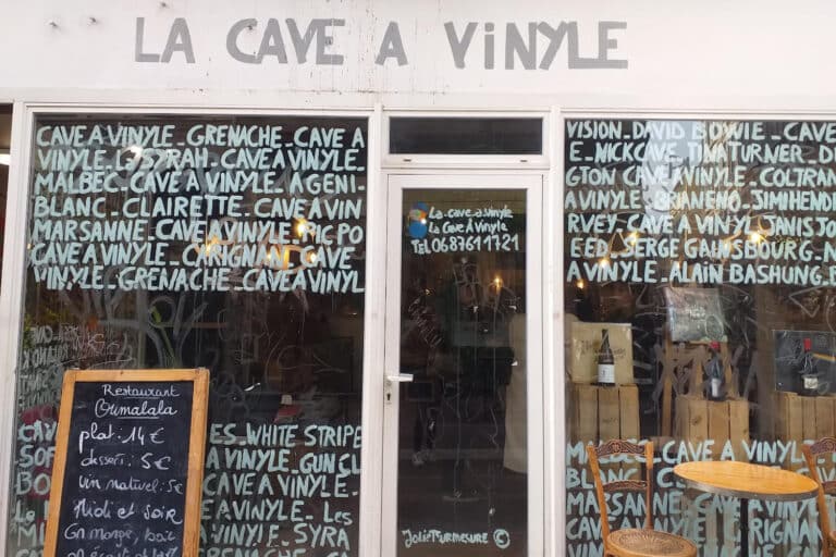 À Marseille, la Cave à Vinyle fait tourner les plats végétariens au rythme des saisons