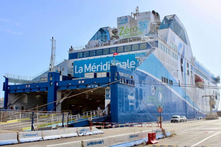Pollution maritime : À Marseille, le premier navire au monde « zéro particule »