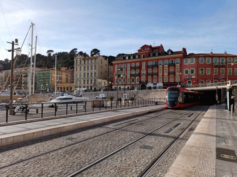 Le port du masque bientôt obligatoire dans les transports à Nice