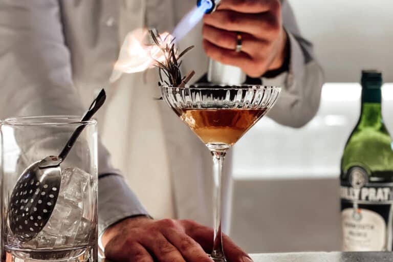 Lily, le nouveau bar épicurien qui fait danser le quartier Bompard