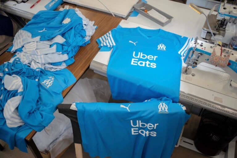 L&rsquo;OM et PUMA dévoilent leur maillot collector « OM Made » fabriqué à Marseille