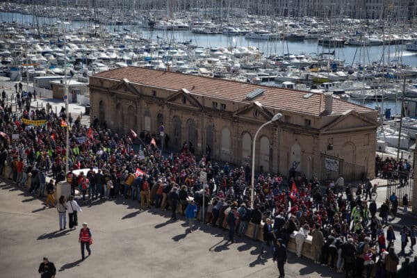 manif-marseille-vieux-port2