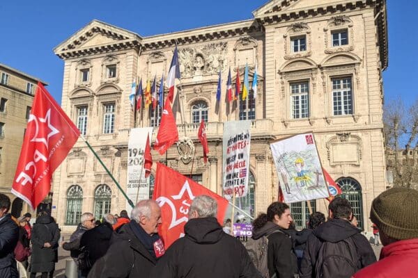 manifestation-greve-marseille-retraite-mairie-1