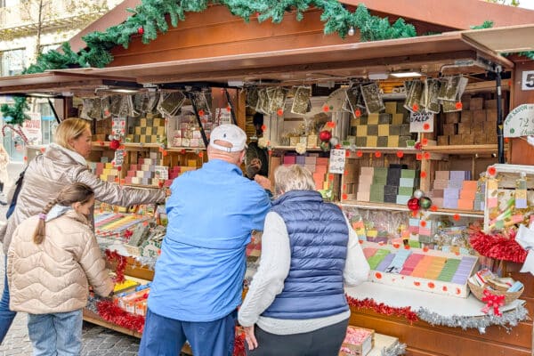 marche-de-noel-chalet-cabanon-artisanat-21