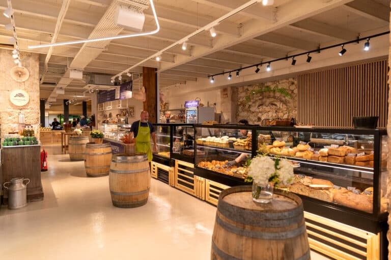 Le Marché des Grandes Halles du Vieux-Port rouvre ses portes et dévoile 11 échoppes
