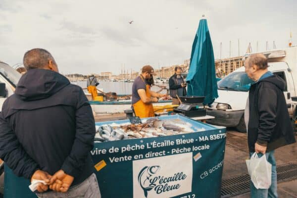 marche-poisson-criee-vieux-port