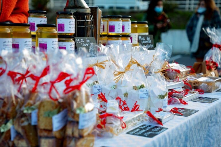 Un marché de fête 100% local s&rsquo;installe à la Halle de producteurs de la Barasse
