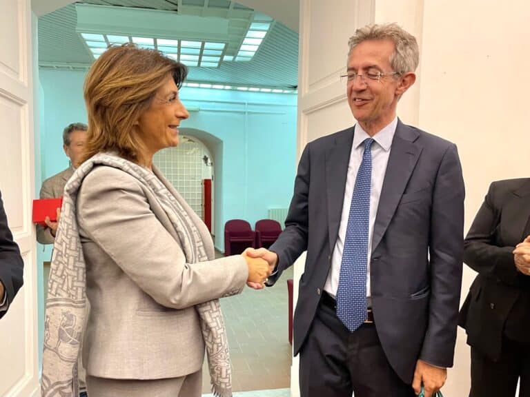 Le Département signe un accord de coopération avec la ville de Naples