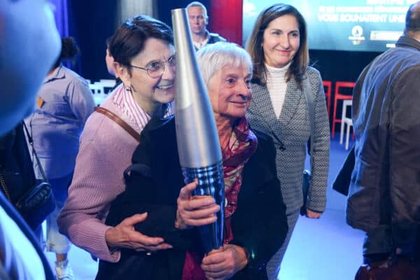 martine-vassal-voeux-meeting-flamme-flambeau-olympique-JO-01