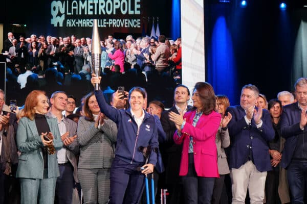 martine-vassal-voeux-meeting-flamme-flambeau-olympique-JO-04