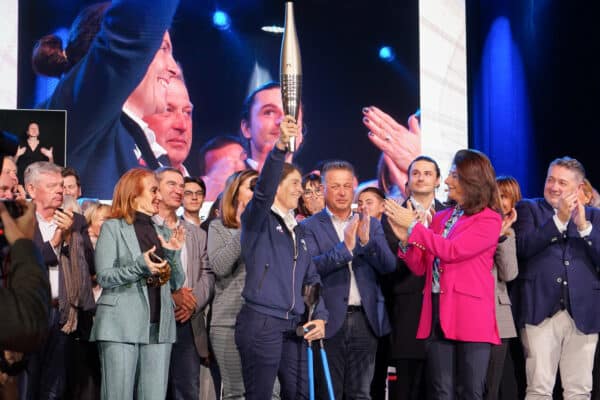 martine-vassal-voeux-meeting-flamme-flambeau-olympique-JO-05
