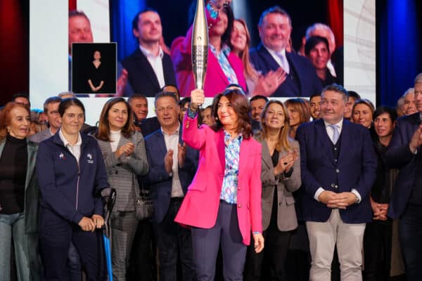 martine-vassal-voeux-meeting-flamme-flambeau-olympique-JO-09
