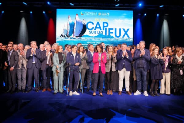martine-vassal-voeux-meeting-flamme-flambeau-olympique-JO-10