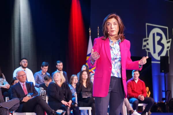 martine-vassal-voeux-meeting-flamme-flambeau-olympique-JO-11