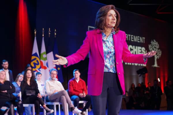 martine-vassal-voeux-meeting-flamme-flambeau-olympique-JO-12