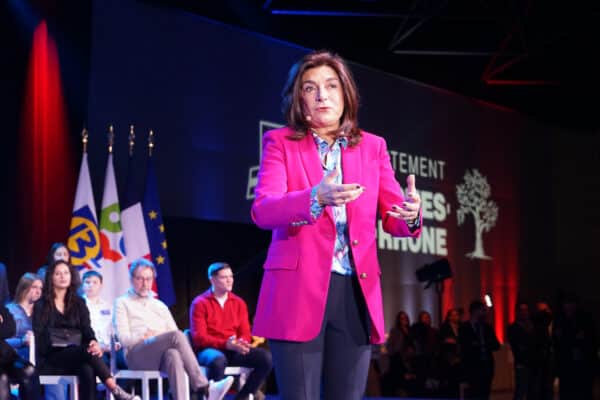 martine-vassal-voeux-meeting-flamme-flambeau-olympique-JO-13