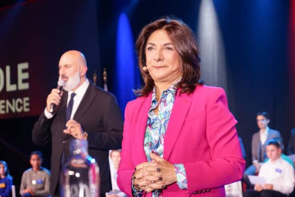 martine-vassal-voeux-meeting-flamme-flambeau-olympique-JO-22