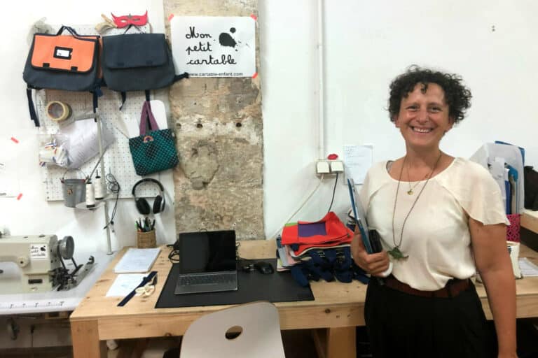 Des cartables pour les minots fabriqués en plastique recyclé à Marseille