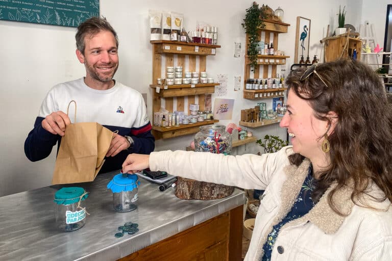À Marseille, Sauvage lance sa monnaie écoresponsable dans 10 commerces engagés
