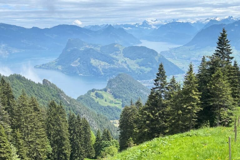 Évasion | La magie des Alpes suisses en trains panoramiques et à crémaillère
