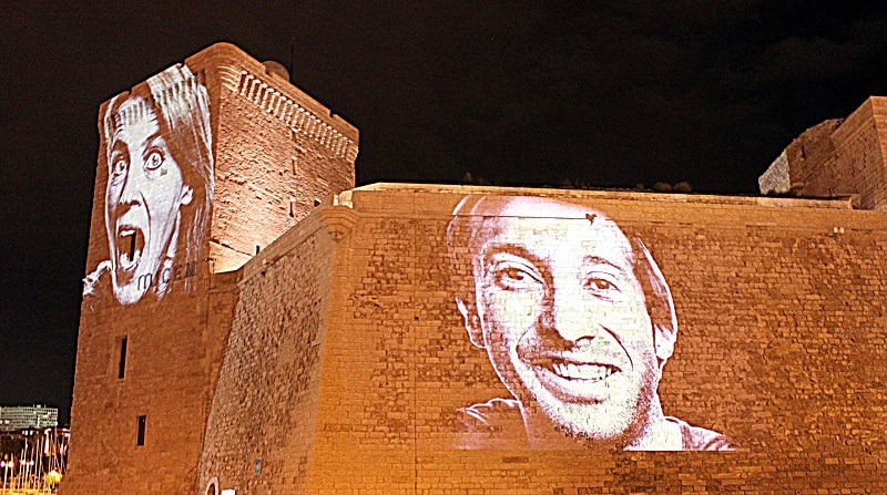 Des visages de champions flottent tout autour du Vieux-Port