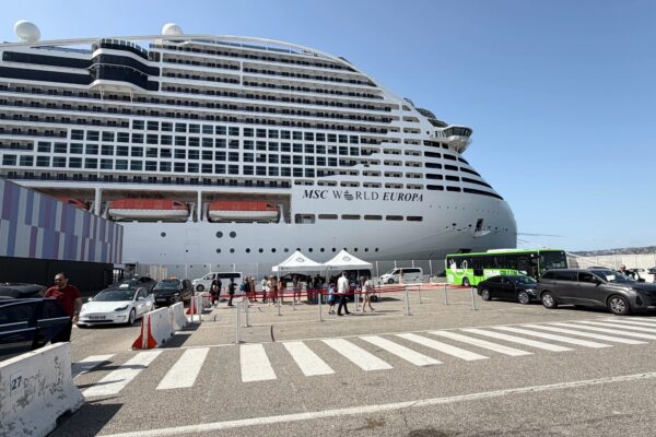 navire-croisiere-msc-port