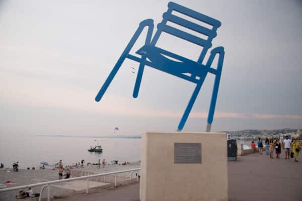nice-chaise-bleue