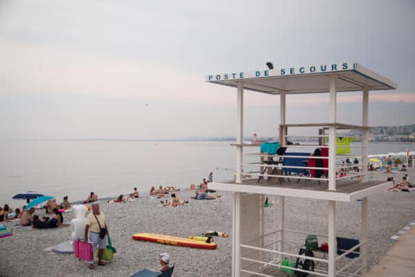 nice-promenade-anglais-poste-secours