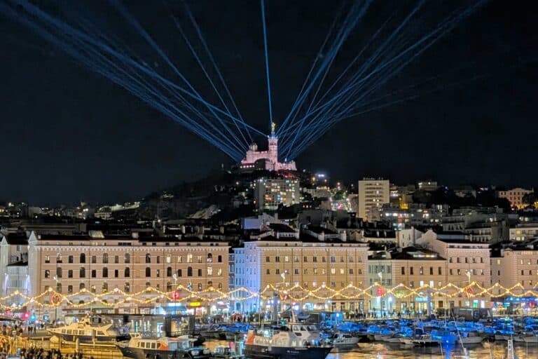 Revivez en images le spectacle de l&rsquo;inauguration de la Bonne Mère rénovée