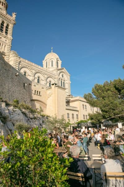 notre-dame-garde-terrasse-cafe-restaurant