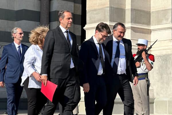 obsèques-jean-claude-gaudin-cercueil-major-sortie-honneurs-militaires-4