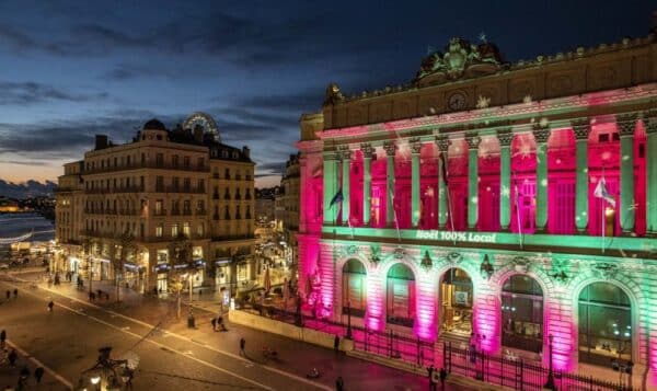 Illuminations du Palais de la Bourse pour les fêtes de Noël