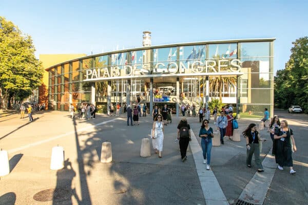 palais-des-congres-chanot-CREDIT-office de tourisme