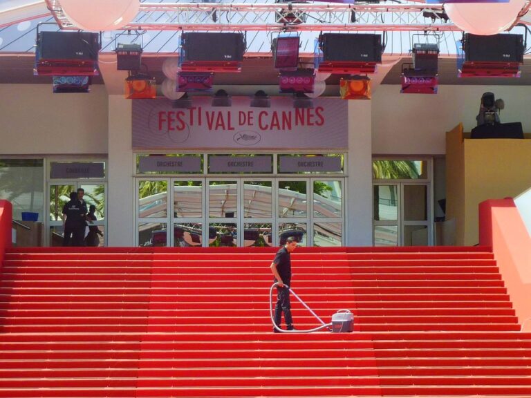 Le Festival de Cannes dévoile son affiche inspirée du Truman Show