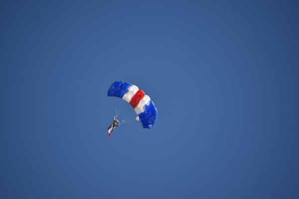 parachitistes-14-juillet