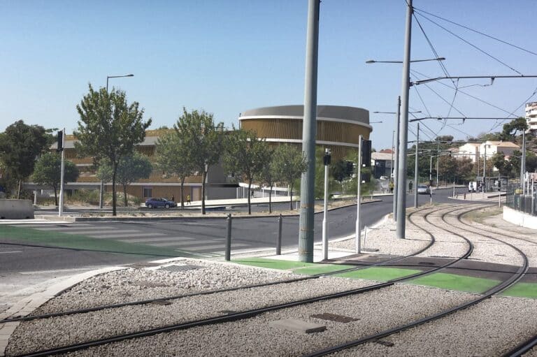 Un parking relais sur pilotis en chantier à la Boiseraie pour desservir la ligne 1 du tramway