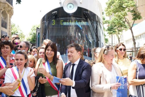 la place, En images | La place Castellane inaugur&eacute;e d&eacute;voile son nouveau banc design, Made in Marseille