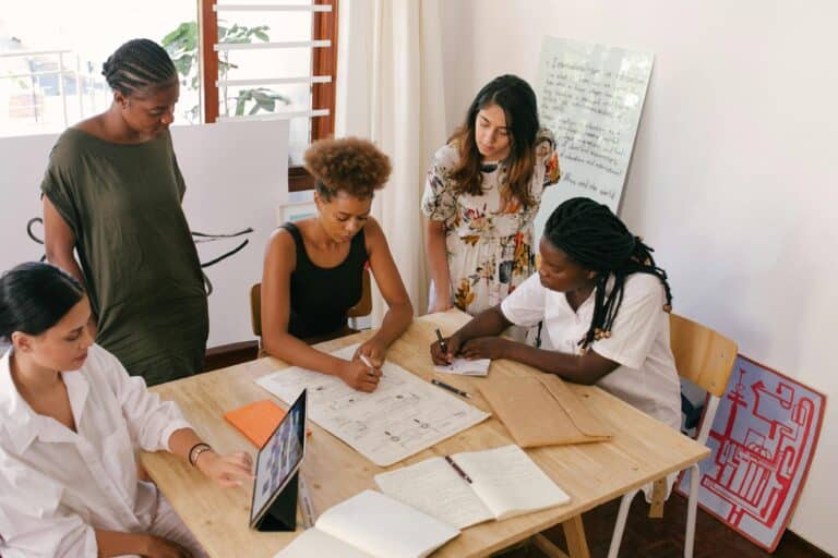 Orange retient 8 candidates pour son programme « Femmes entrepreneuses »