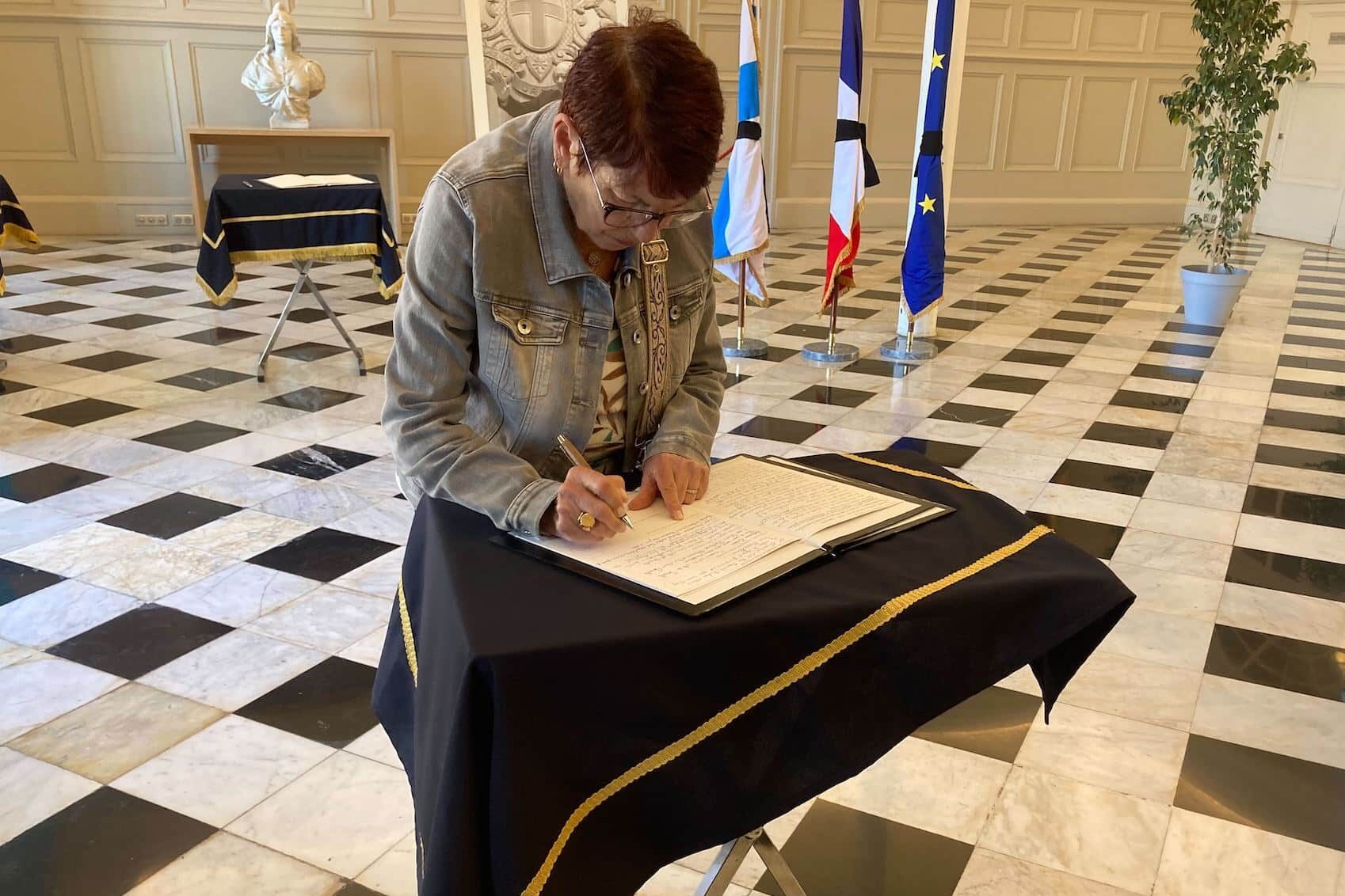 photo-registre-gaudin-condoleances
