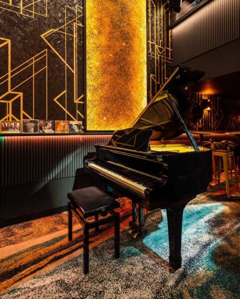 piano-bar-groupie-du-pianiste