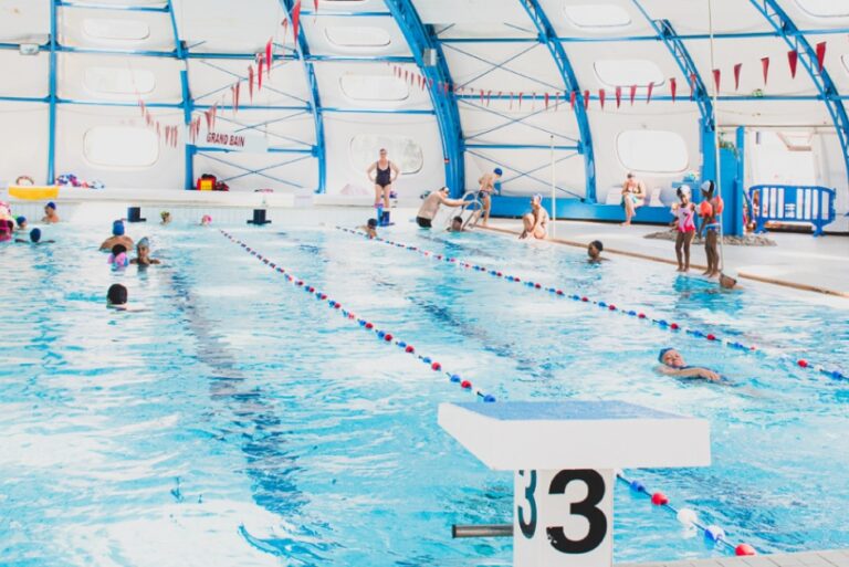Canicule à Marseille : les piscines gratuites et la plage des Catalans ouverte 24h/24