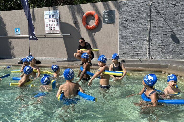 Vidéo | Avec le Grand Bleu, les enfants apprennent à nager à la piscine du Sofitel Vieux-Port