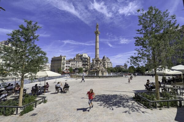 place-castellane-terrasse-fontaine-15