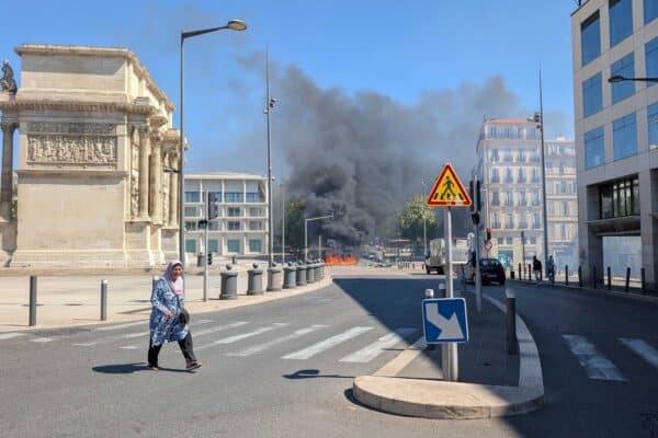 place-porte-aix-feu-manifestation