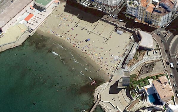 plage-catalans-vue-haut-ciel