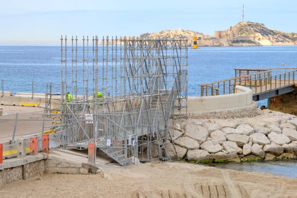 plage-des-catalans-tractopelle-lazaret-dechet-04