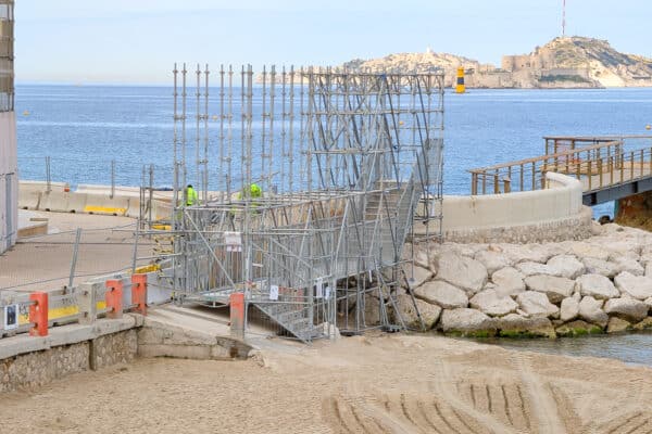 plage-des-catalans-tractopelle-lazaret-dechet-05