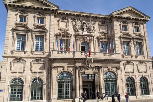 pompier-recherche-tivoli-drapeau-mairie